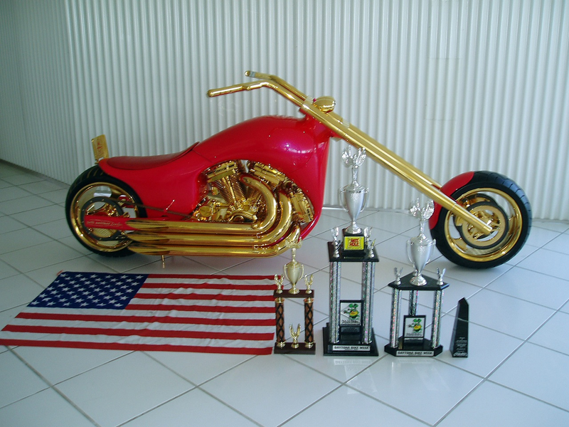 Illustration for article titled The Fabulous Lifestyle of Ueli Anlicker, The Red Gold SLR Guy